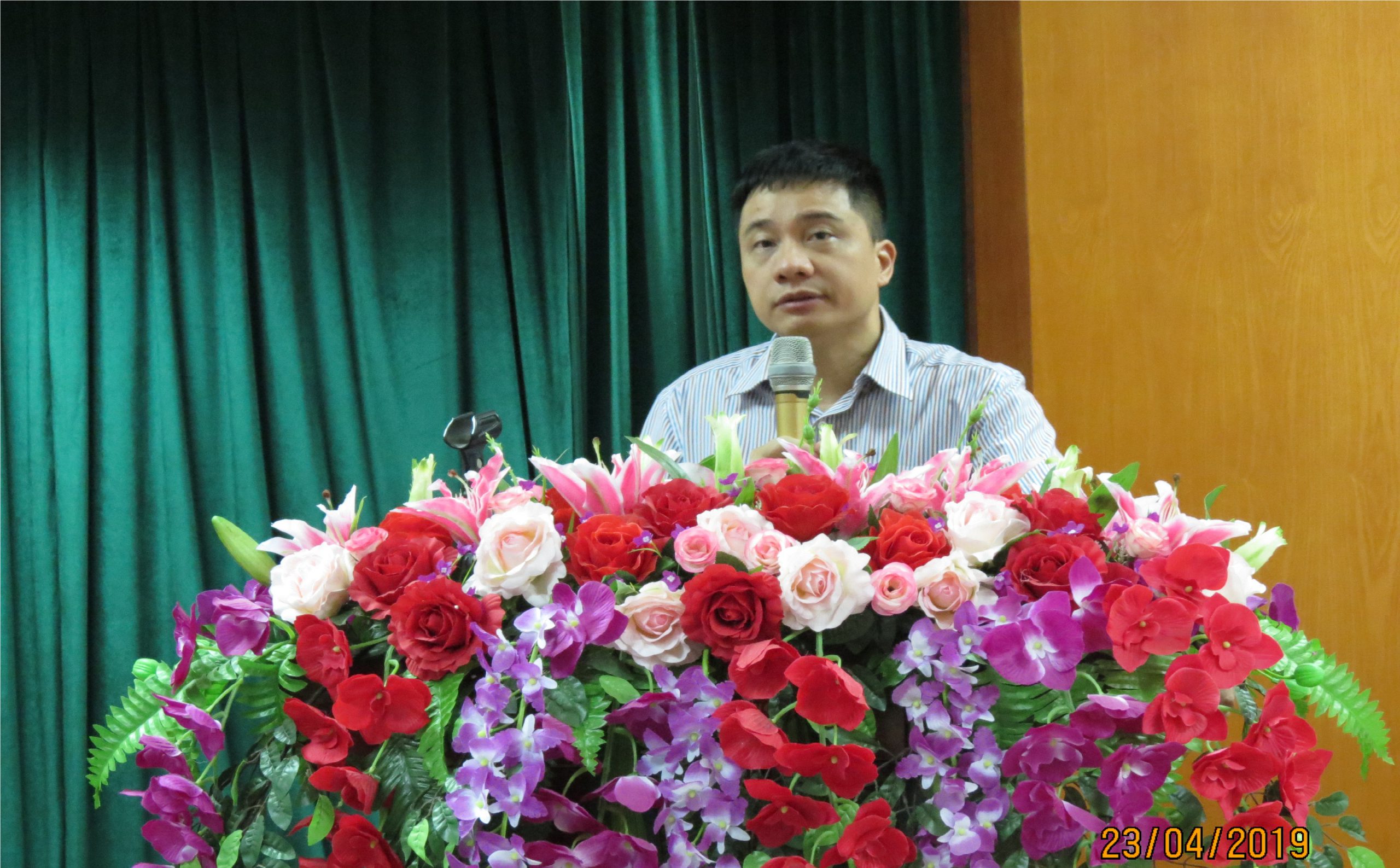 TS Trịnh Văn Toàn phát biểu khai giảng khoa học