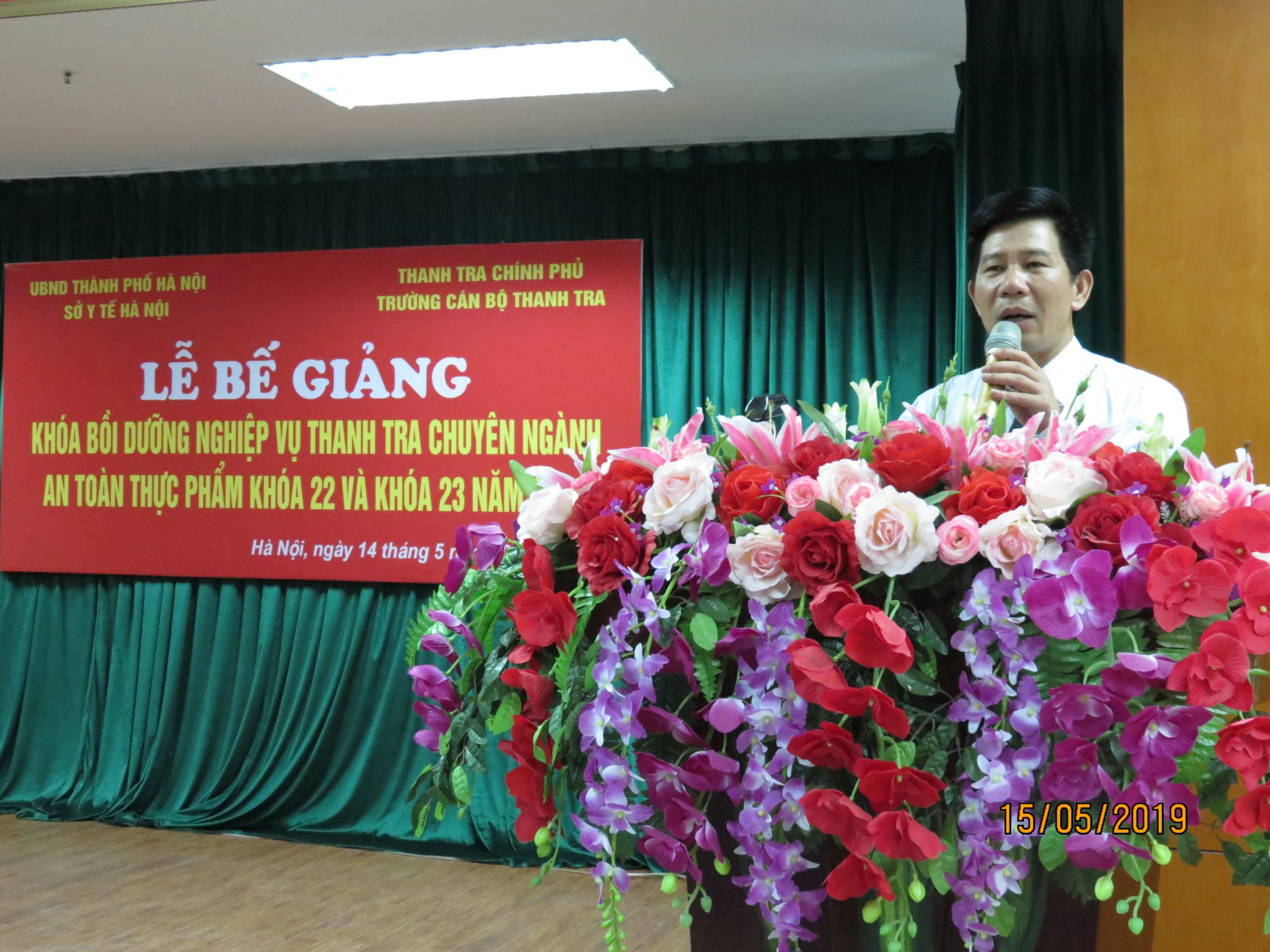 Ông Nguyễn Viết Thạch Phó Hiệu trưởng Trg CBTT phát biểu bế giảng khóa học