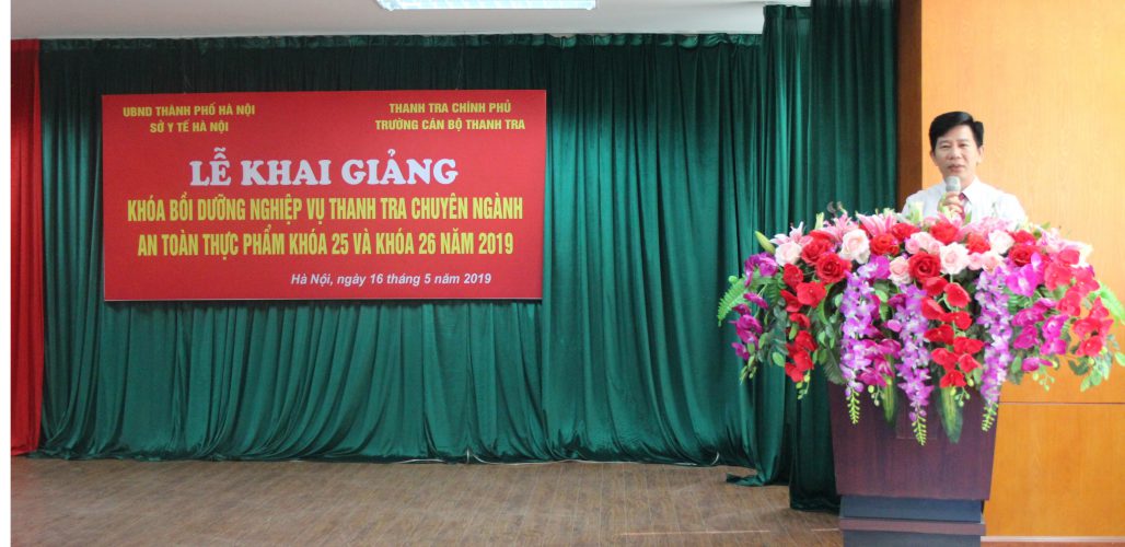 Ông Nguyễn Viết Thạch Phó Hiệu trưởng Trg CBTT phát biểu khai giảng khóa học