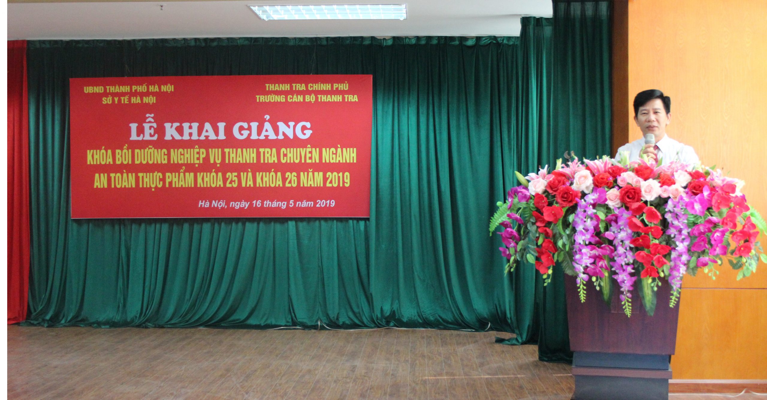 Ông Nguyễn Viết Thạch Phó Hiệu trưởng Trg CBTT phát biểu khai giảng khóa học