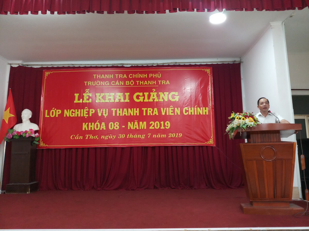 TS Nguyễn Huy Hoàng Phó Hiệu trưởng Trg CBTT phát biểu khai giảng khóa học