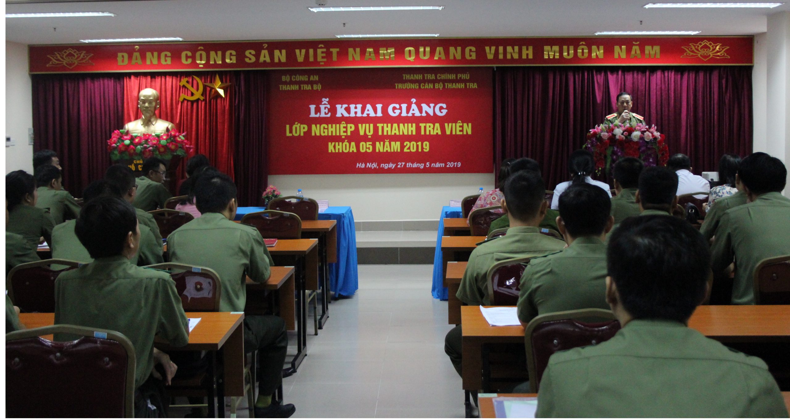 Thiếu tướng Phạm Lê Xuất PCTT Bộ CAN phát biểu tại lễ khai giảng