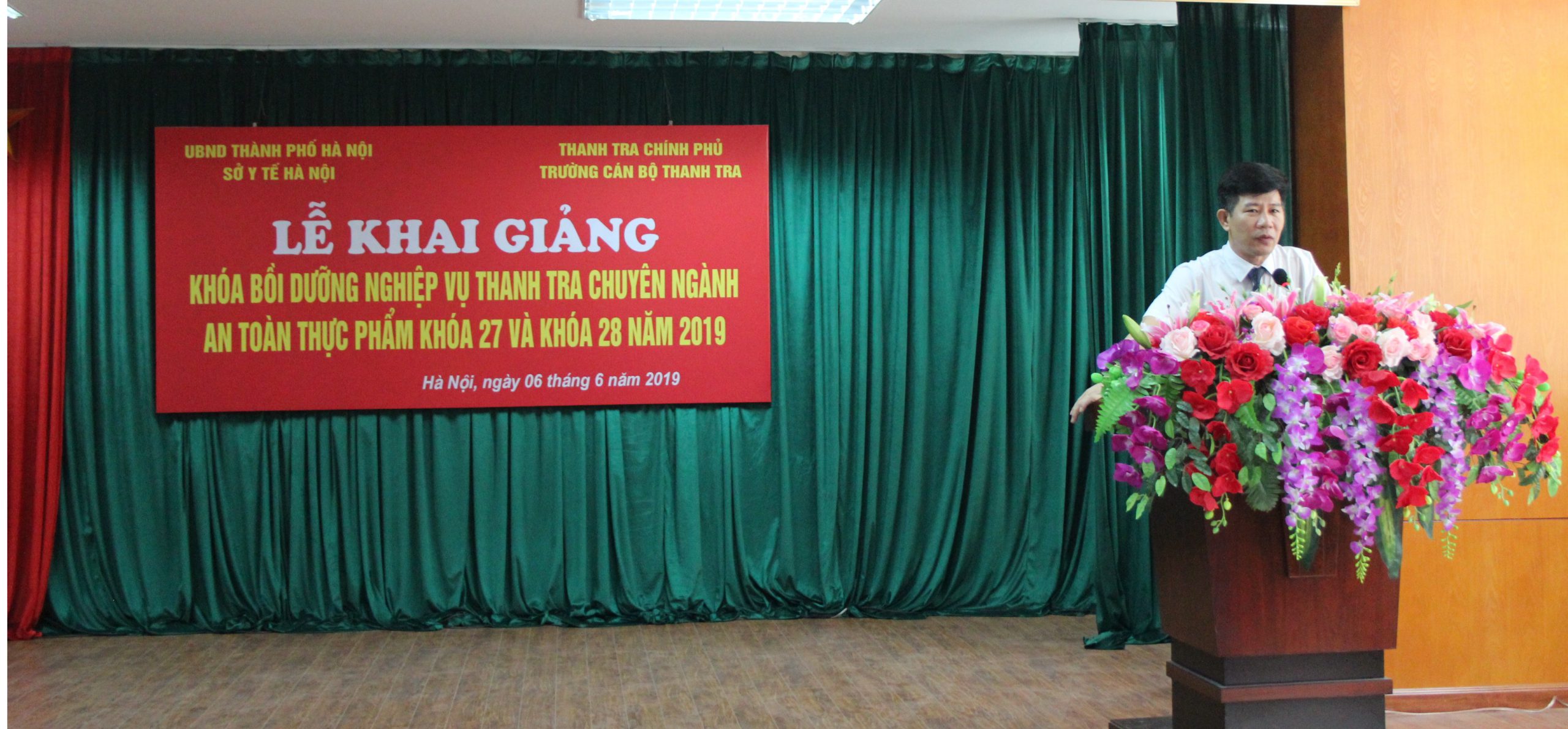 Ông Nguyễn Viết Thạch Phó Hiệu trưởng Trg CBTT phát biểu khai giảng khóa học