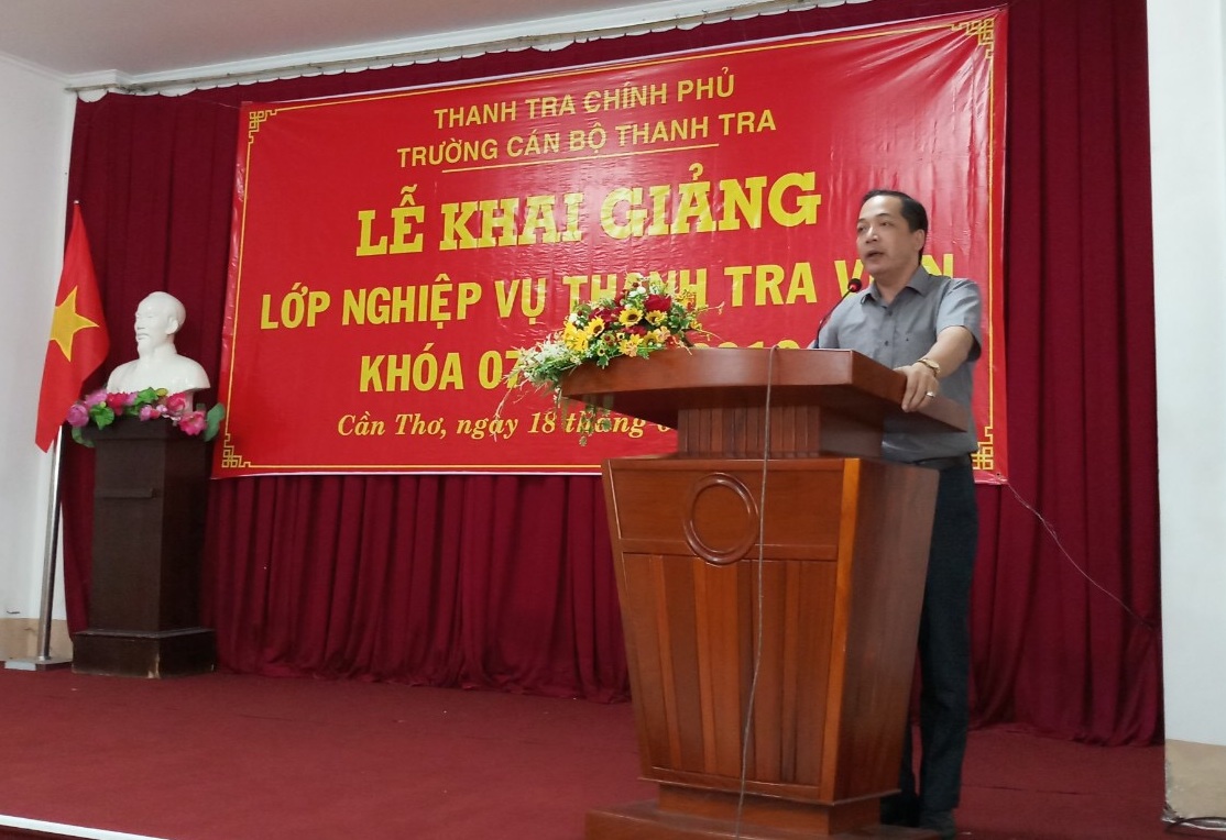 TS Nguyễn Huy Hoàng Phó hiệu trưởng Trg CBTT phát biểu khai giảng khóa học glfglfl