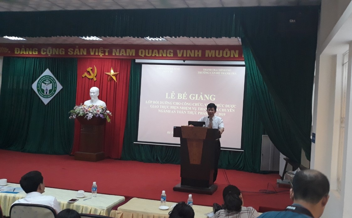 ThS Nguyễn Viết Thạch Phó Hiệu trưởng Trg CBTT phát biêu bế giảng khóa học
