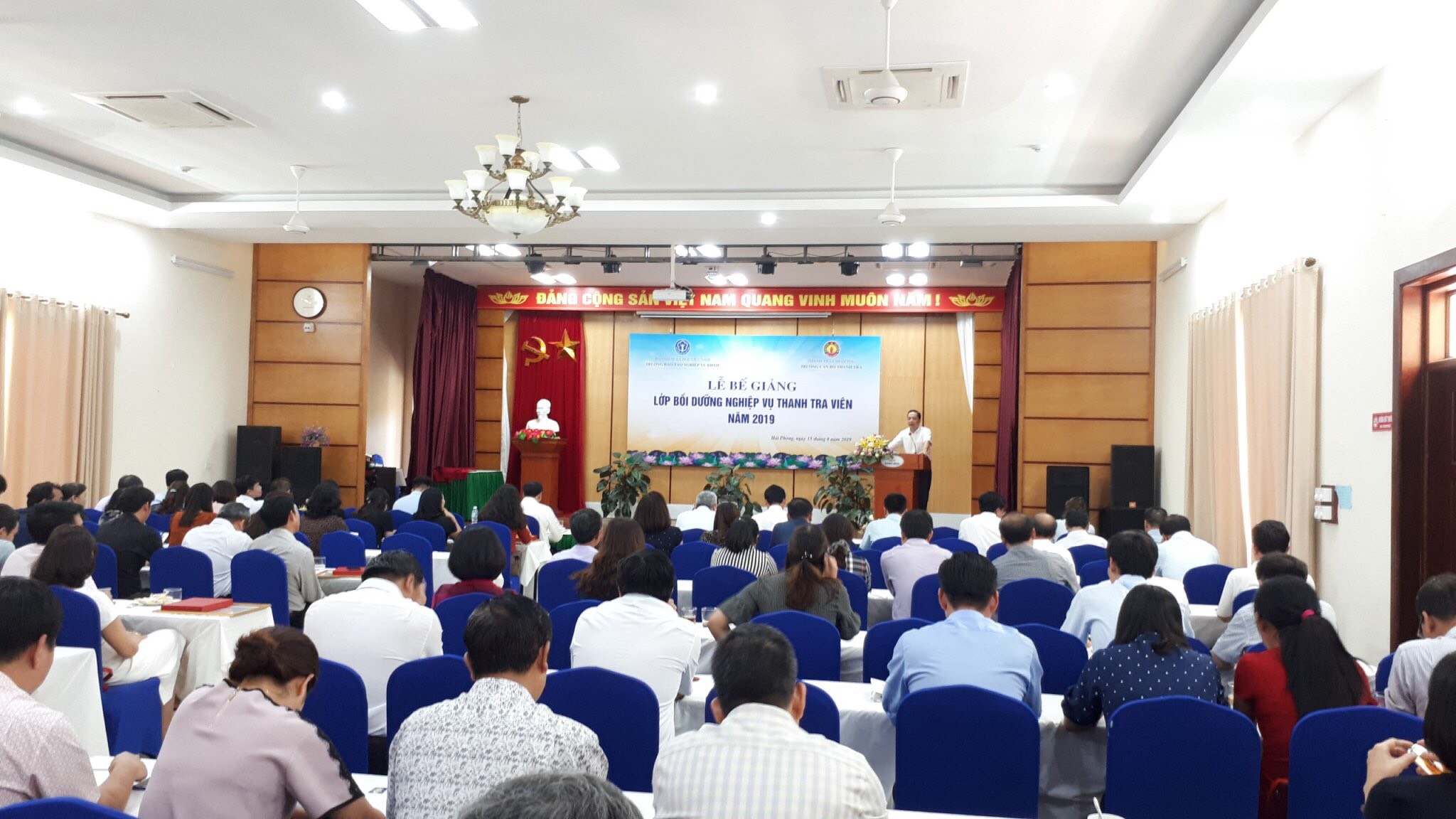 TS Nguyễn Huy Hoàng PHT Trg CBTT phát biểu bế giảng khóa học
