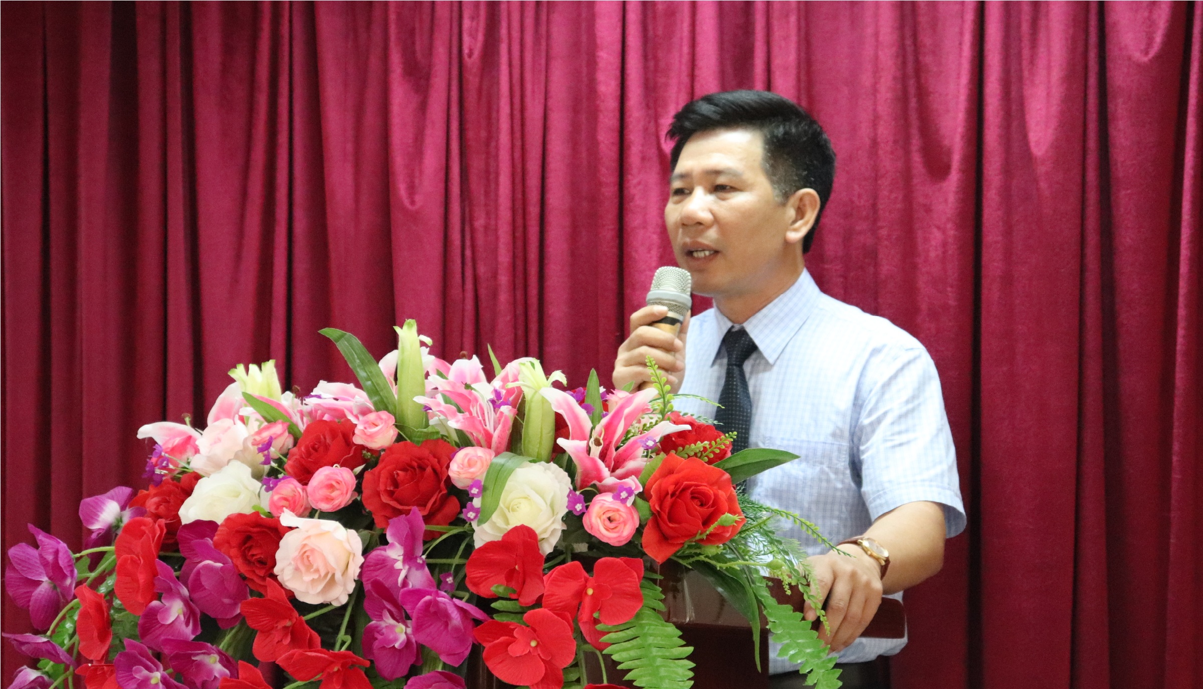 ông Nguyễn Viết Thạch Phó Hiệu trưởng TCBTT phát biểu khai giảng khóa học