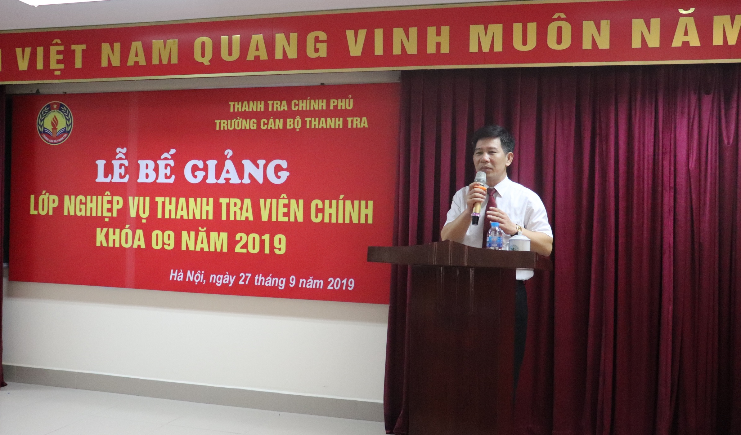 Ông Nguyễn Viết Thạch PHT Trg CBTT phát biểu bế giảng khóa học