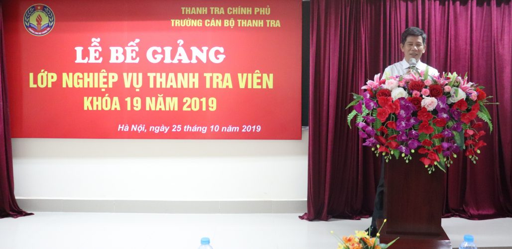 Ông Nguyễn Viết Thạch Phó Hiệu trưởng nhà trường phát biểu bế giảng khóa học