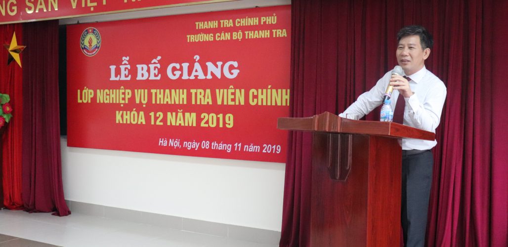 Ông Nguyễn Viết Thạch Phó Hiệu trưởng nhà trường phát biểu bế giảng khóa học