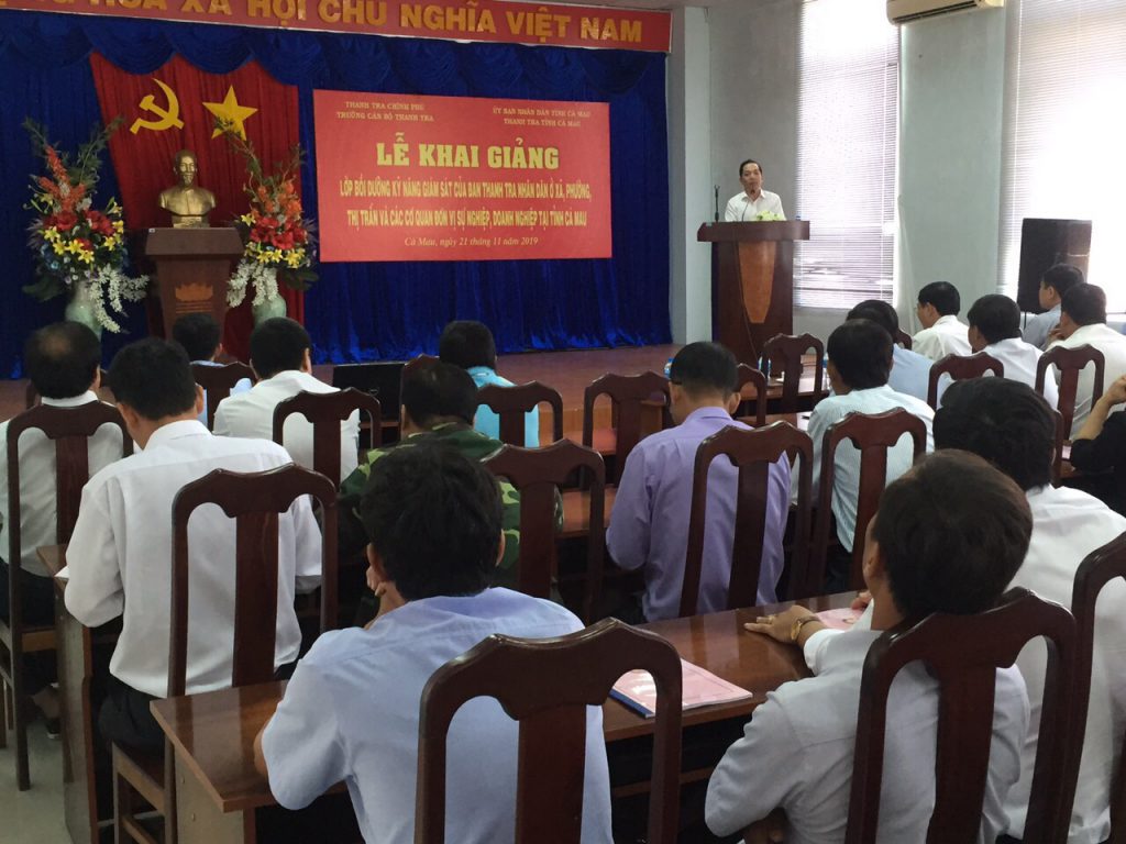 TS Nguyễn Huy Hoàng PHT nhà trường khai giảng lớp học