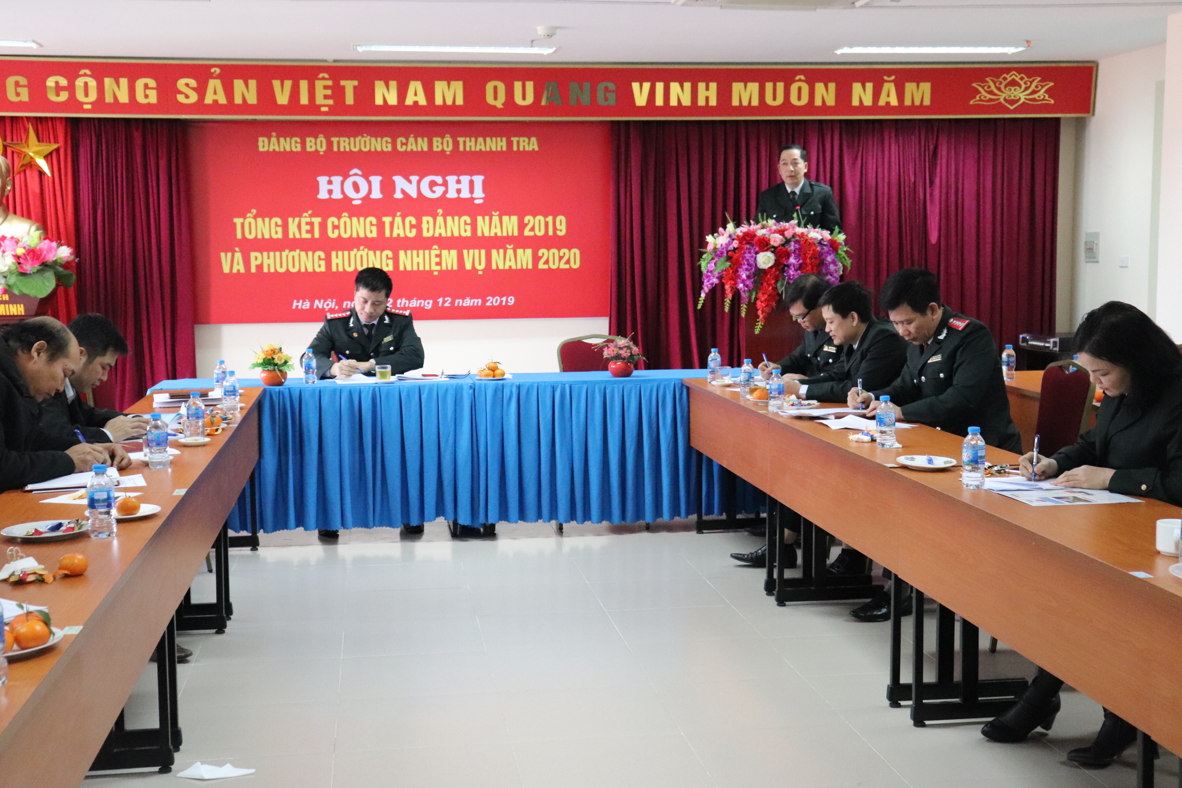 Đồng chí Nguyễn Huy Hoàng báo cáo tham luận tại Hội nghị