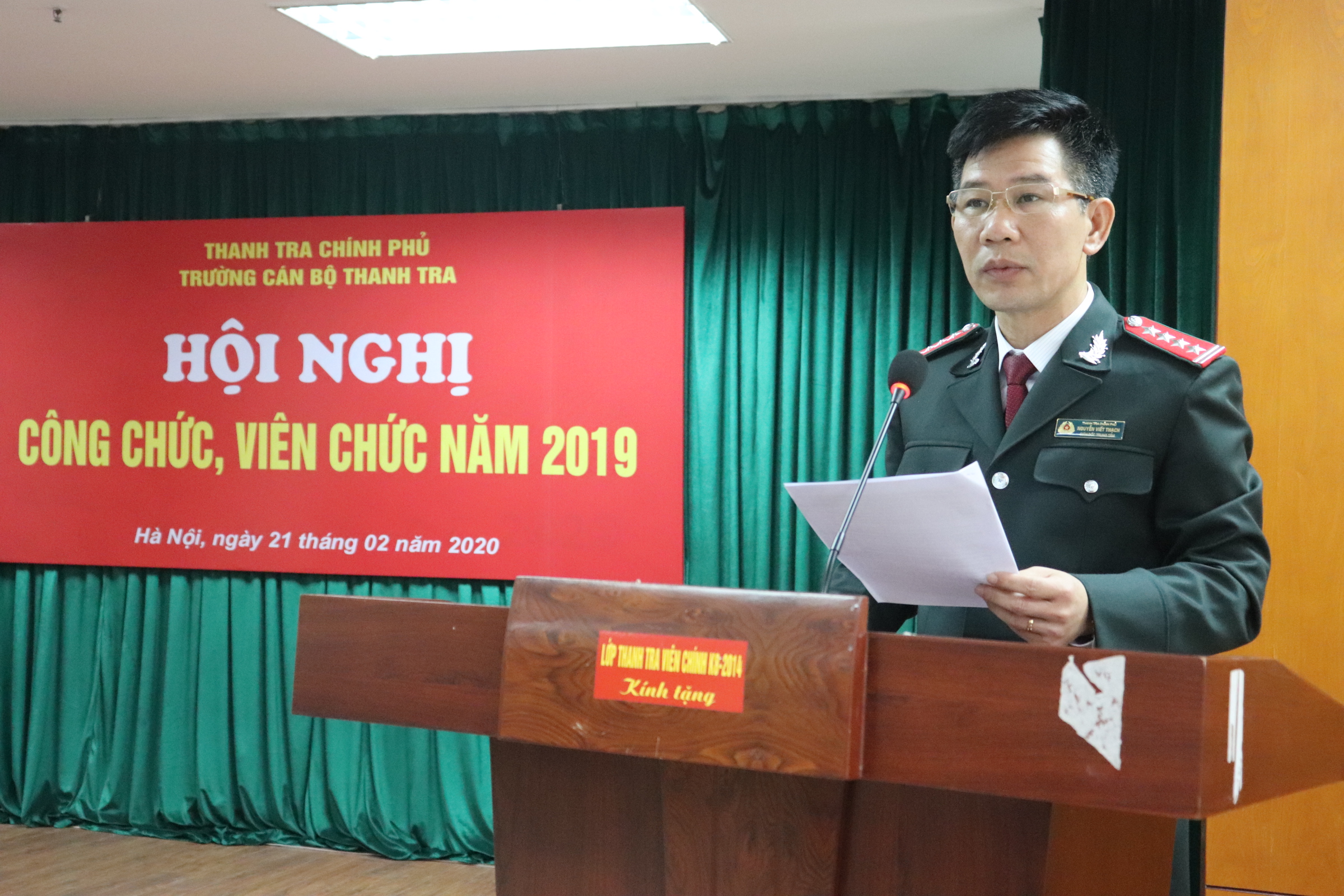 Ông Nguyễn Viết Thạch báo cáo tổng kết phong trào thi đua 2019