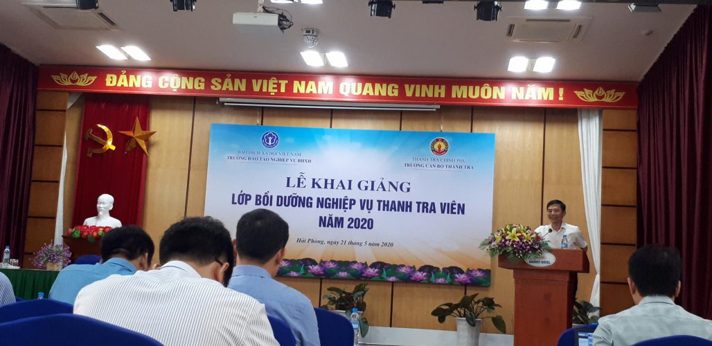 Ông Vũ Văn Chiến TTVCC Hiệu trưởng Trg CBTT phát biểu khai giảng khóa học