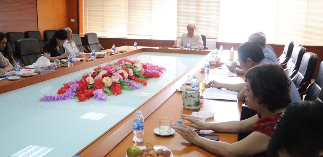 ThS Doãn Trung Thông Trưởng Khoa NV2 báo cáo tại Hội Thảo