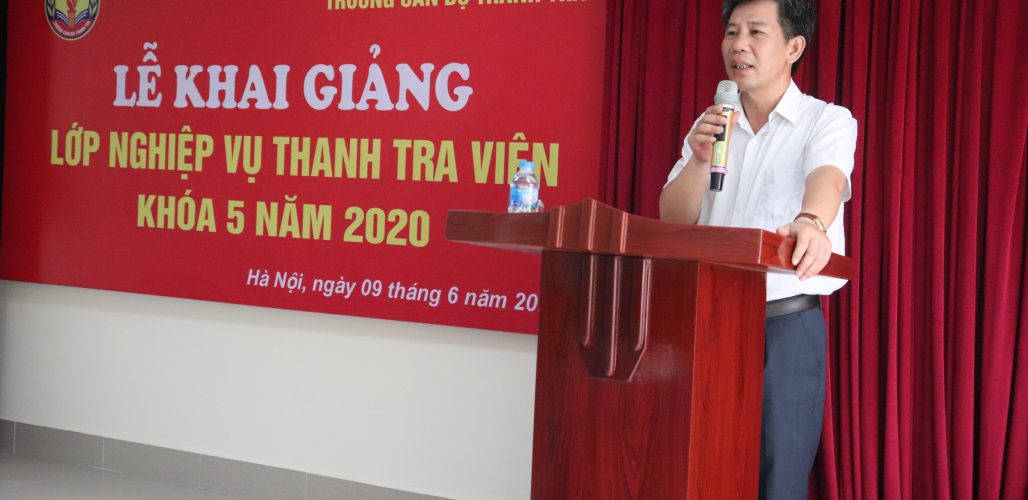 Ông Nguyễn Viết Thạch TTVCC Phó Hiệu trưởng Trường CBTT phát biểu khai giảng khóa học