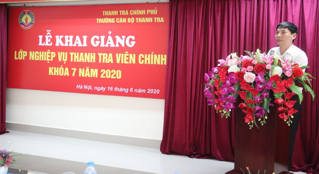 Ông Vũ Văn Chiến TTVCC Hiệu trưởng Trường CBTT phát biểu khai giảng khóa học