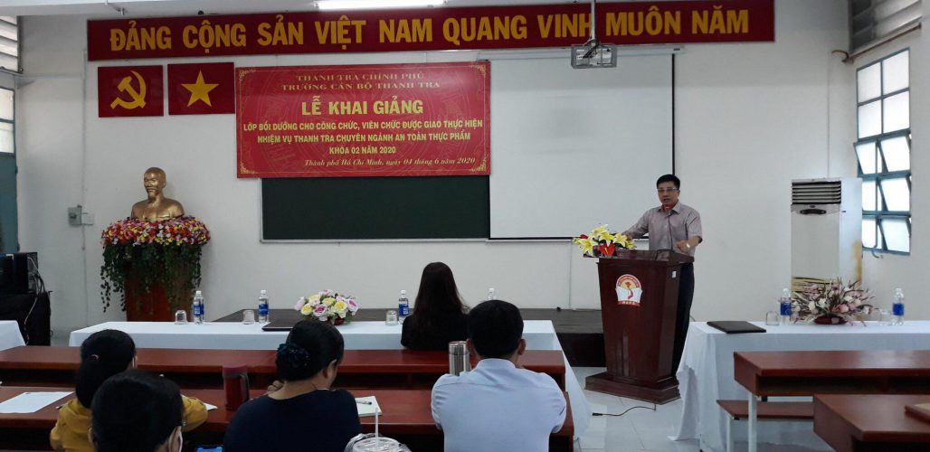 TS Trịnh Văn Toàn Phó Hiệu trưởng Nhà trường phát biểu khai giảng khóa học