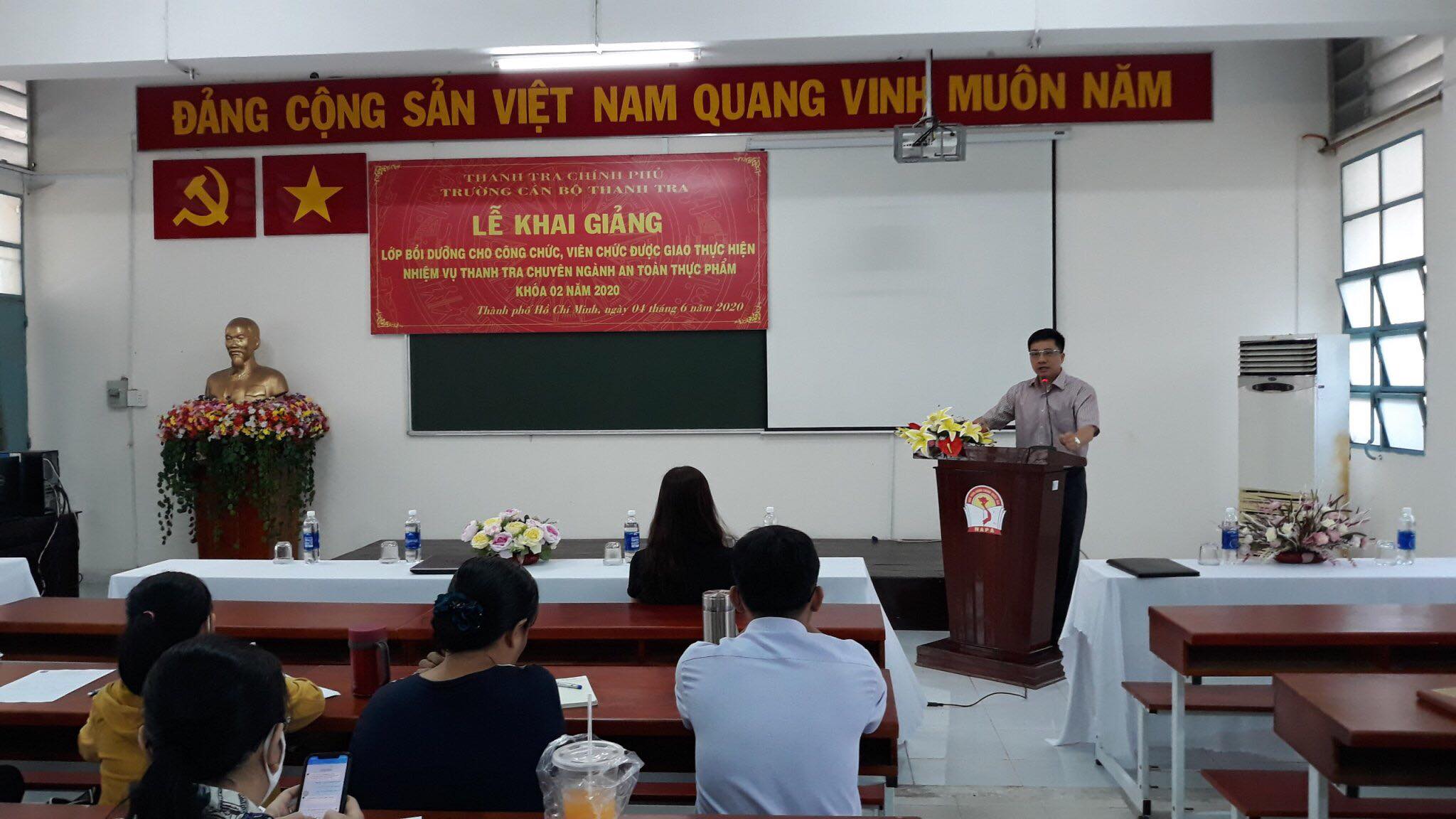 TS Trịnh Văn Toàn Phó Hiệu trưởng Nhà trường phát biểu khai giảng khóa học