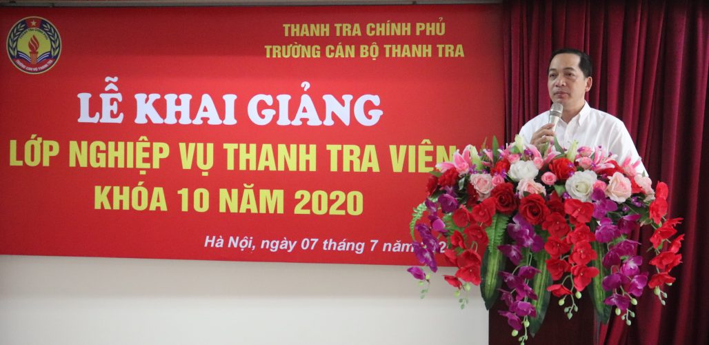 TS Nguyễn Huy Hoàng Phó Hiệu trưởng Nhà trường phát biểu khai giảng khóa học