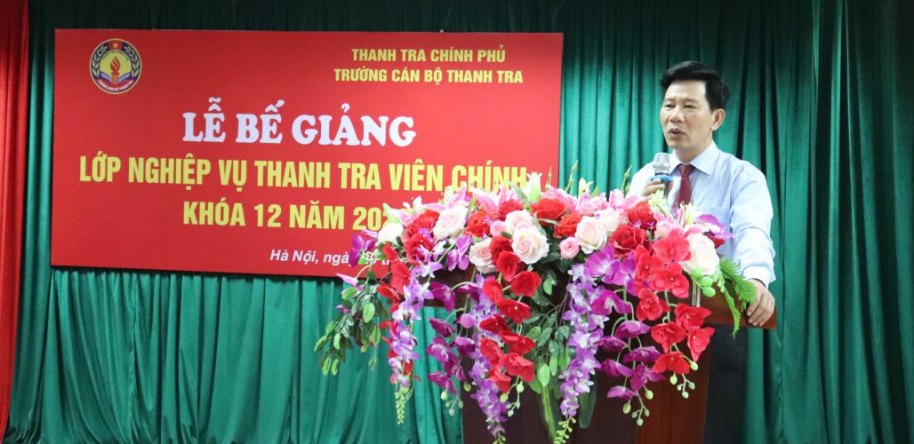 Ông Nguyễn Viết Thạch TTVCC PHT trg CBTT phát biểu tại Lễ Bế giảng