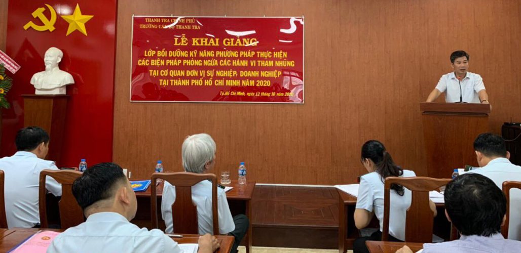 Ông Nguyễn Viết Thạch TTVCC Phó Hiệu Trưởng Nhà trường phát biểu khai giảng khóa học