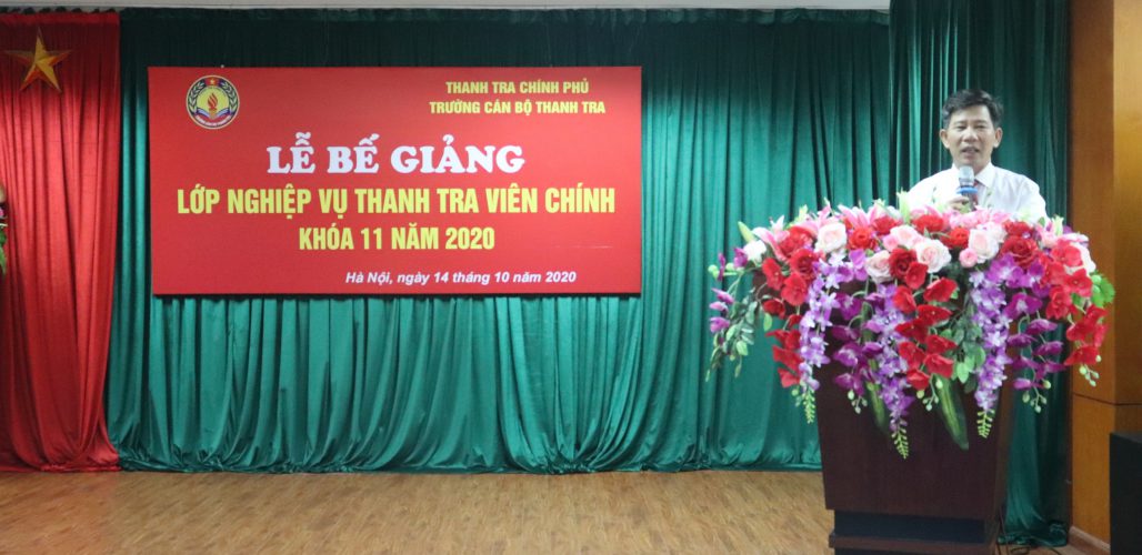 Ông Nguyễn Viết Thạch TTVCC Phó Hiệu trg Trg CBTT phát biểu bế giảng lớp học