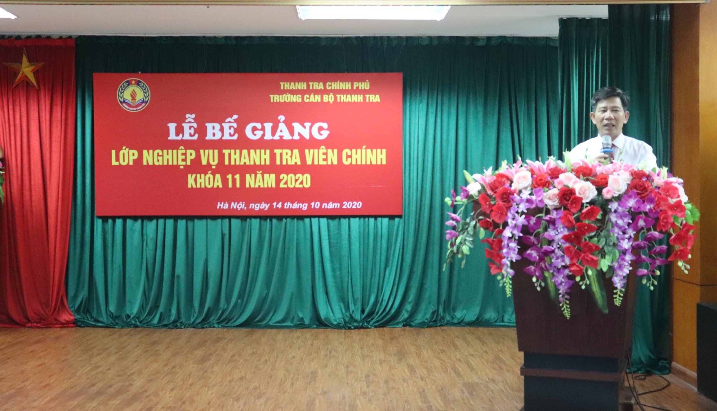 Ông Nguyễn Viết Thạch TTVCC Phó Hiệu trg Trg CBTT phát biểu bế giảng lớp học