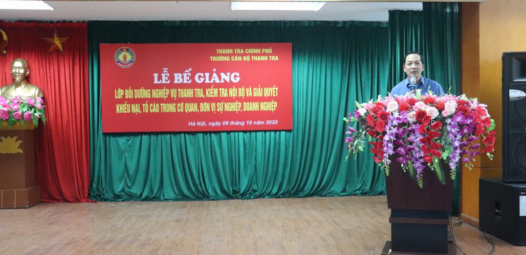 TS Nguyễn Huy Hoàng TTVCC Phó Hiệu trưởng Trg CBTT phát biểu bế giảng lớp học