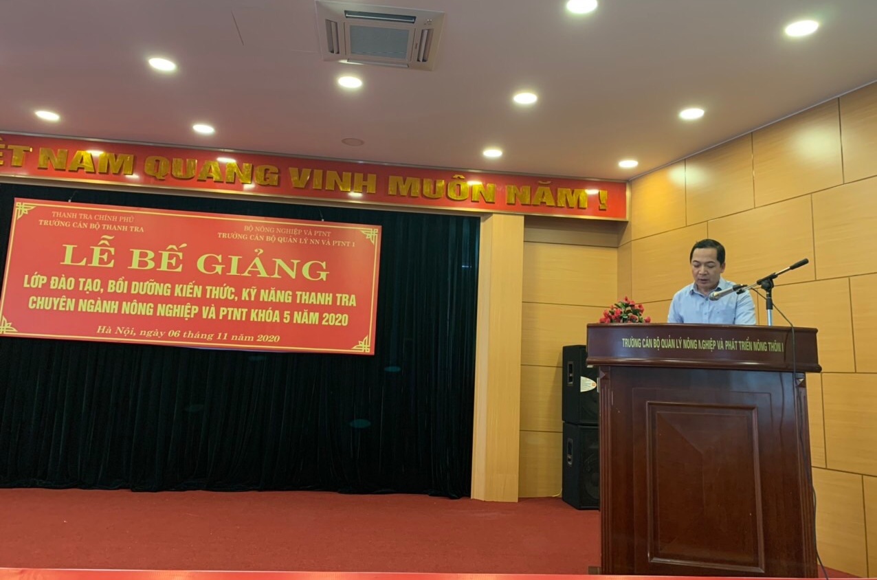 TS Nguyễn Huy Hoàng Phó Hiệu trưởng Trg CBTT phát biểu bế giảng khóa học