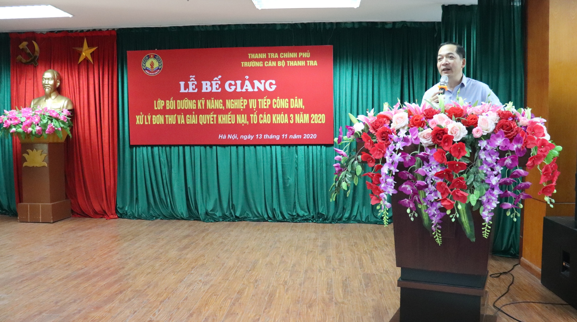 TS Nguyễn Huy Hoàng TTVCC Phó Hiệu trưởng trg CBTT phát biểu bế giảng khóa học