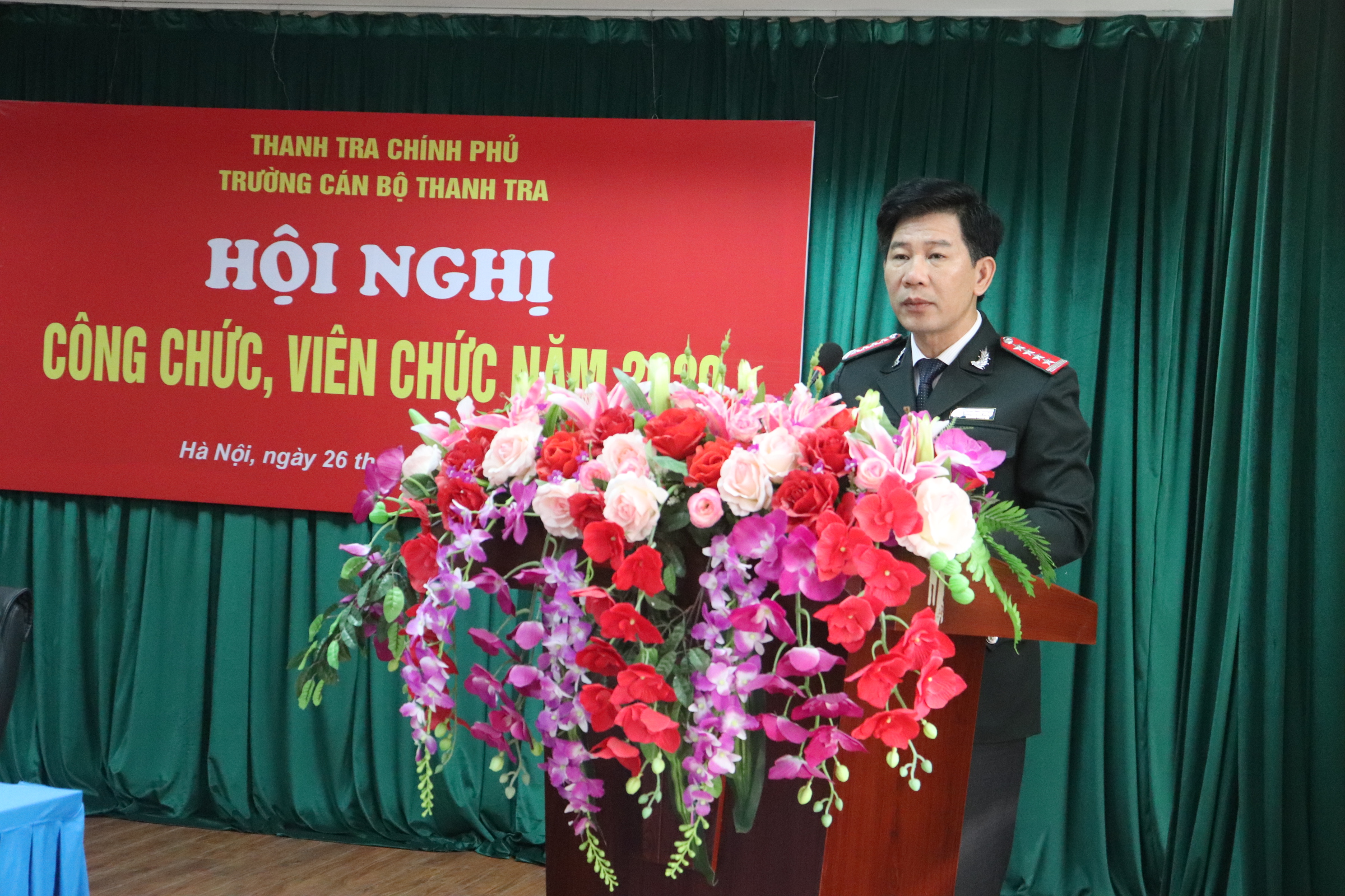Ông NGuyễn Viết Thạch TTVCC Phó Hiệu Trg Nhà trg phát biểu tại Hội nghị