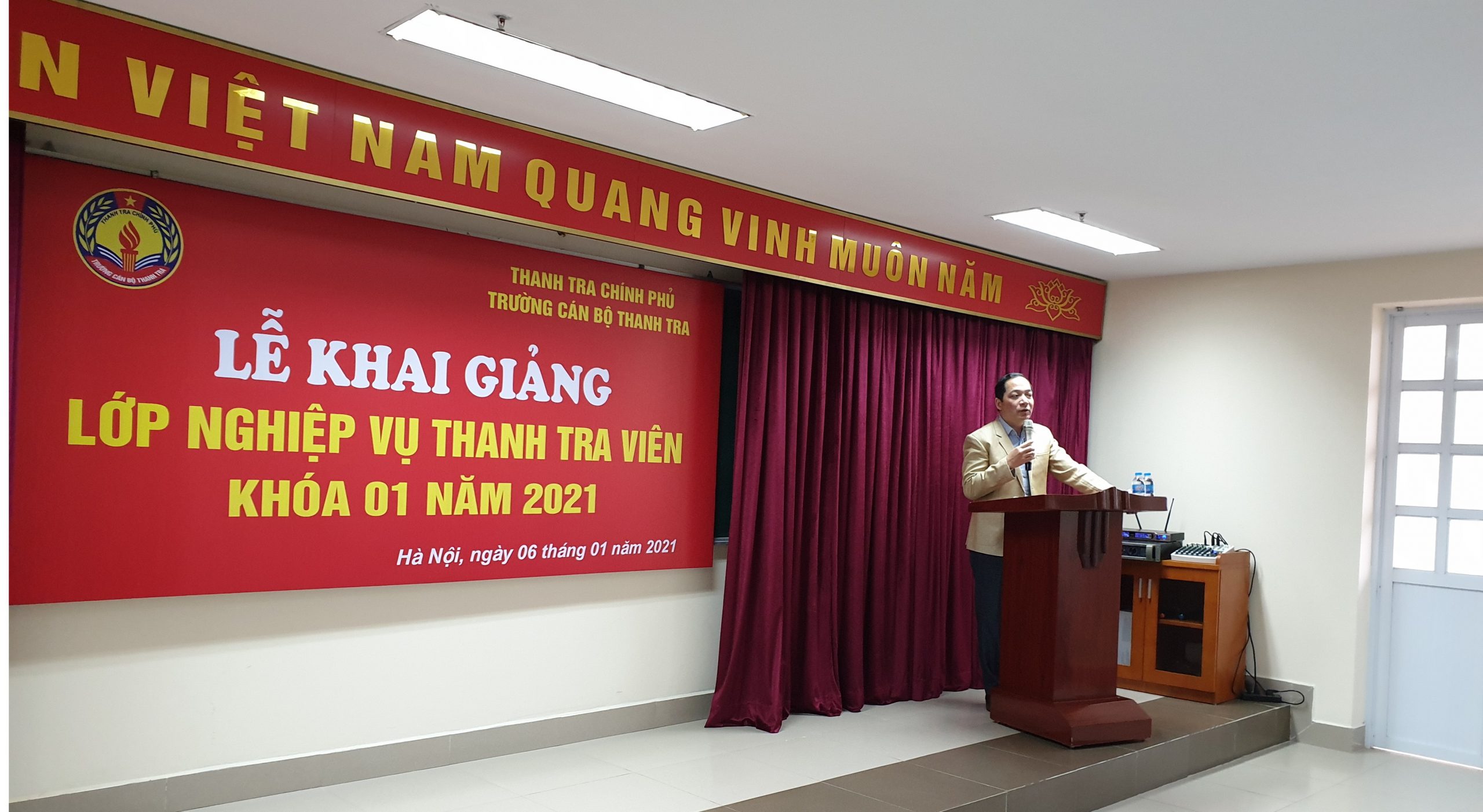 Ông Nguyễn Huy Hoàng TTVCC Phó Hiệu trưởng Trg CBTT phát biểu khai giảng khóa học