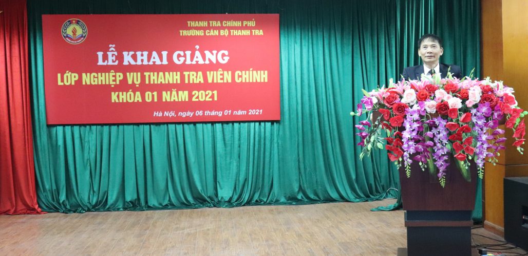 Ông Vũ Văn Chiến TTVCC Hiệu Trưởng Trg CBTT phát biểu khai giảng khóa học