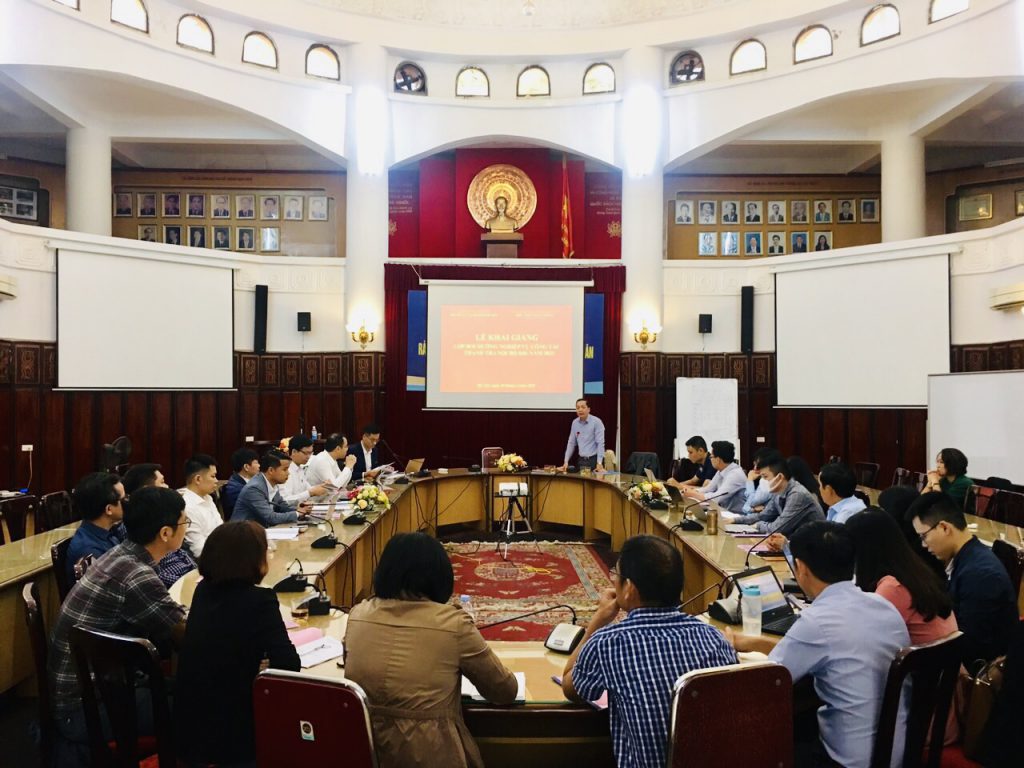 TS Nguyễn Huy Hoàng TTVCC Phó Hiệu trưởng Trg CBTT phát biểu khai giảng khóa học