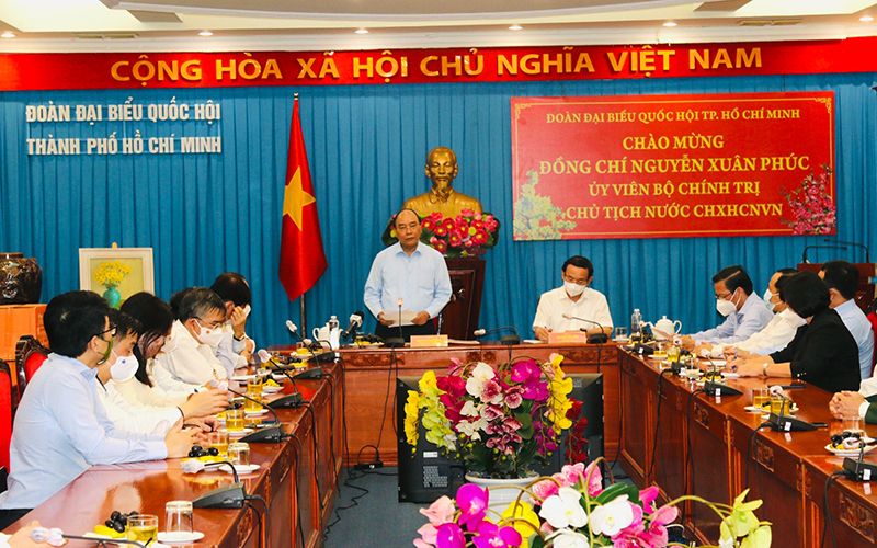 Chủ tịch nước Nguyễn Xuân Phúc: Cần hoàn thiện thể chế, pháp luật sau các vụ việc bán cổ phiếu chui, tiến hành đấu giá đất