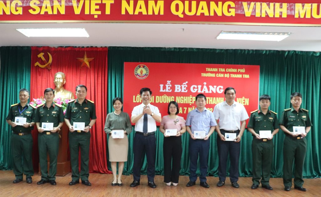 Trường Cán bộ Thanh tra tổ chức Lễ Bế giảng lớp Bồi dưỡng nghiệp vụ Thanh tra viên Khóa 07 năm 2022 cho cơ quan Thanh tra Bộ Quốc phòng và công chức thanh tra của các tỉnh, thành, địa phương khu vực Bắc Bộ và Bắc Trung Bộ.