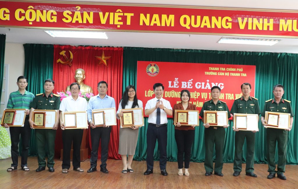 Trường Cán bộ Thanh tra tổ chức Lễ Bế giảng lớp Bồi dưỡng nghiệp vụ Thanh tra viên Khóa 07 năm 2022 cho cơ quan Thanh tra Bộ Quốc phòng và công chức thanh tra của các tỉnh, thành, địa phương khu vực Bắc Bộ và Bắc Trung Bộ.