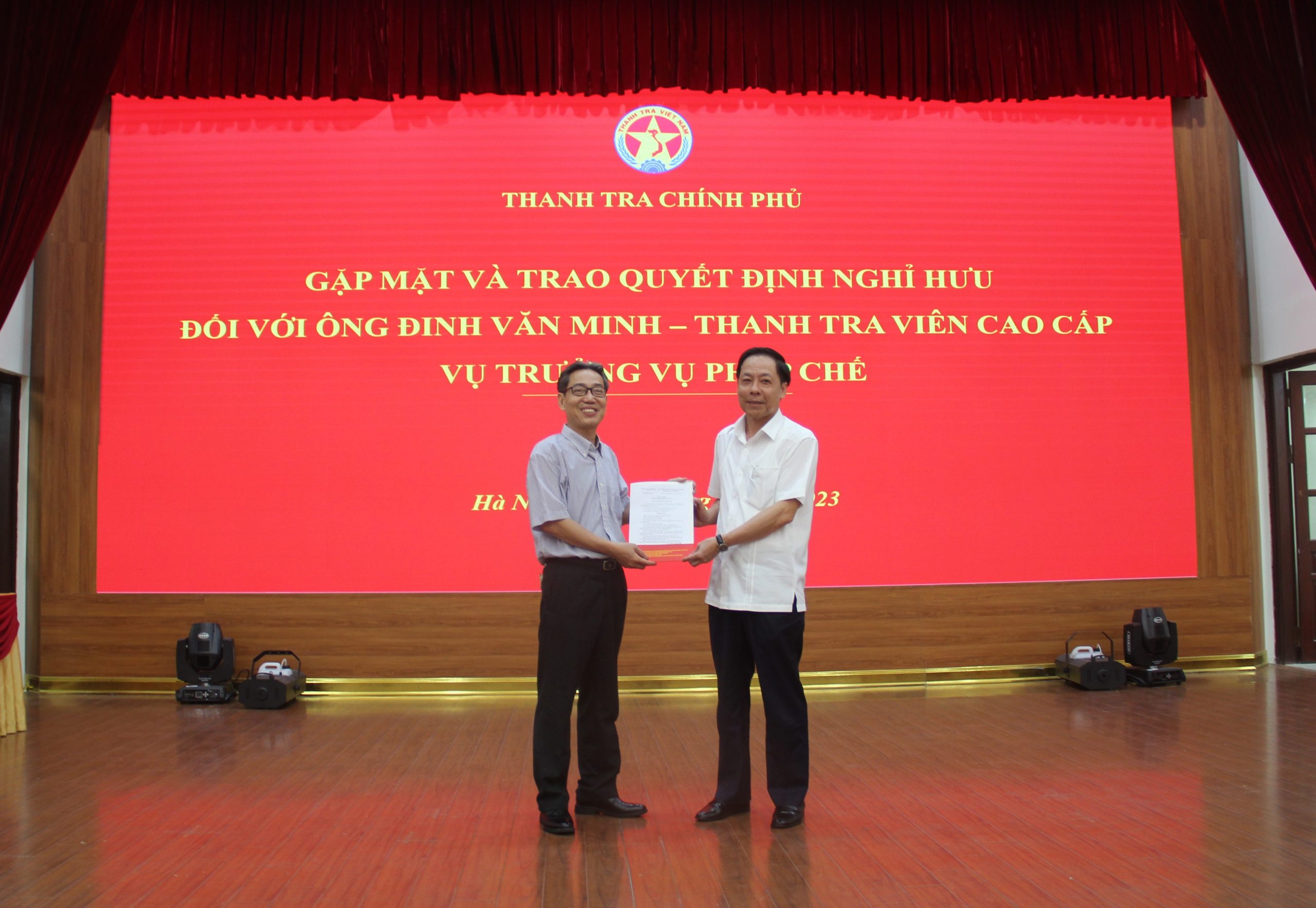 Thanh tra Chính phủ trao quyết định nghỉ hưu cho ông Đinh Văn Minh