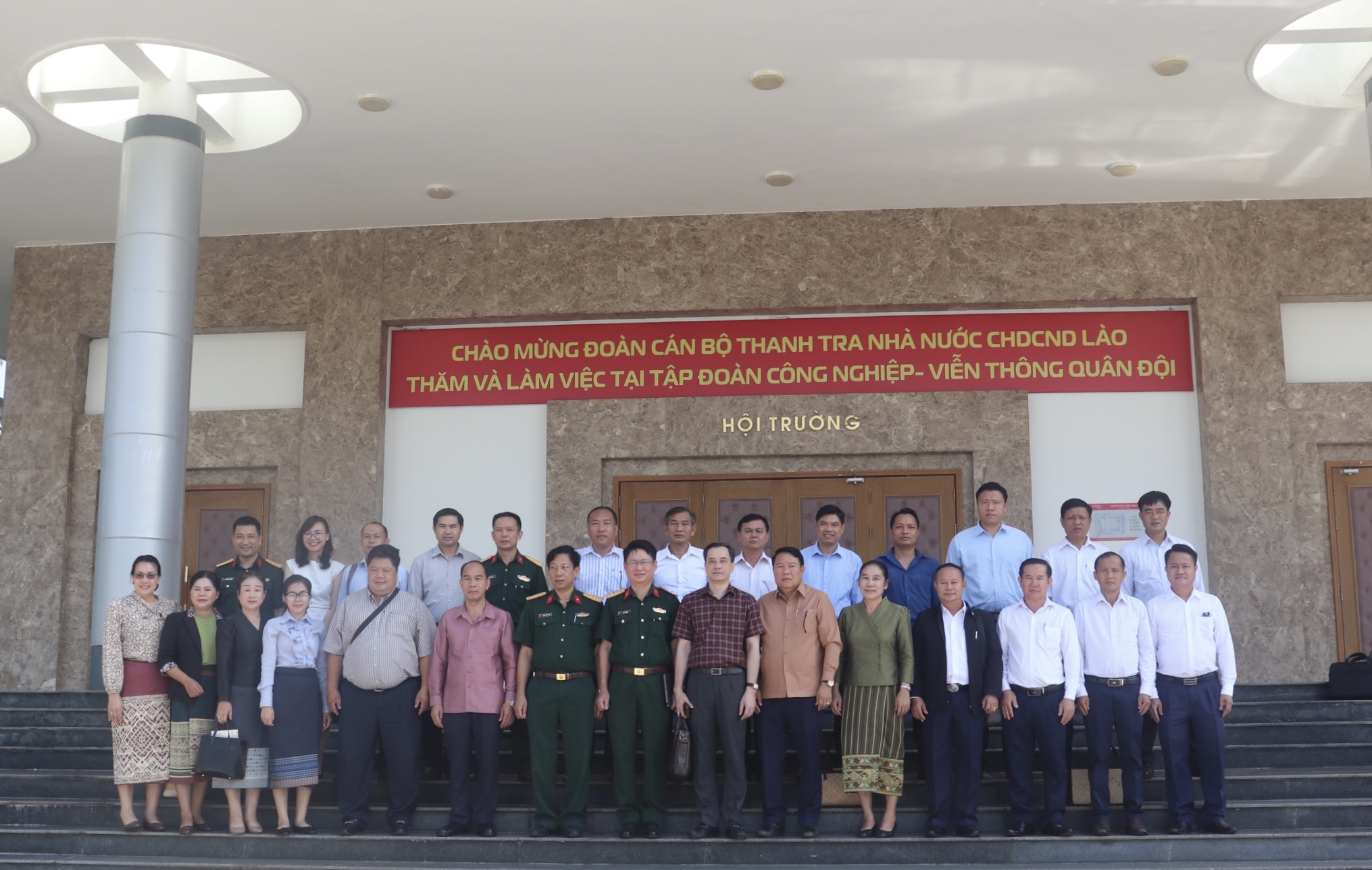 Đoàn Cán bộ Thanh tra Nhà nước Lào đã thăm và làm việc tại Tập đoàn Công nghệ Viễn thông Quân đội Việt Nam (Viettel)