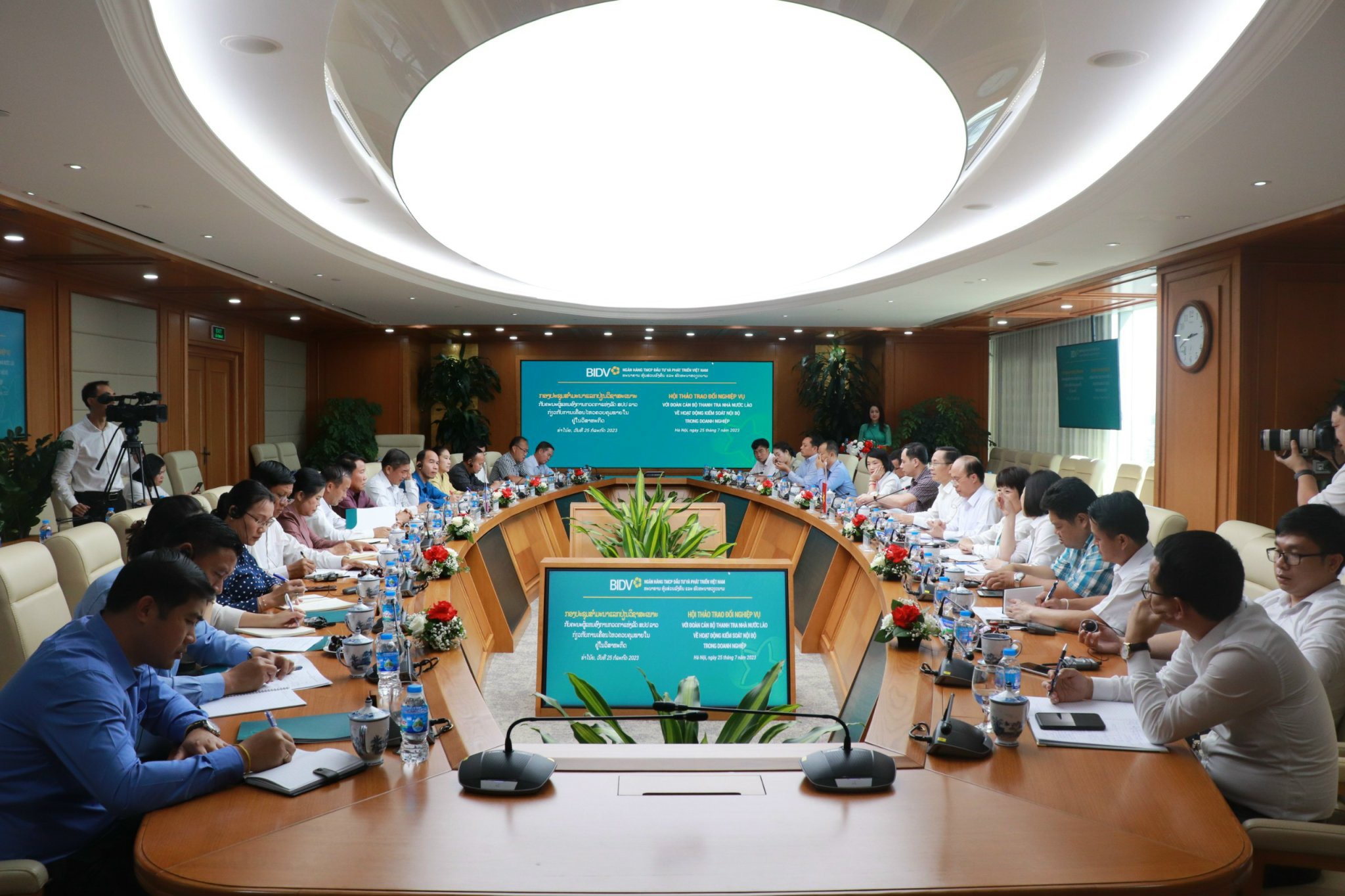 Đoàn Cán bộ Thanh tra Nhà nước Lào làm việc với Ngân hàng BIDV