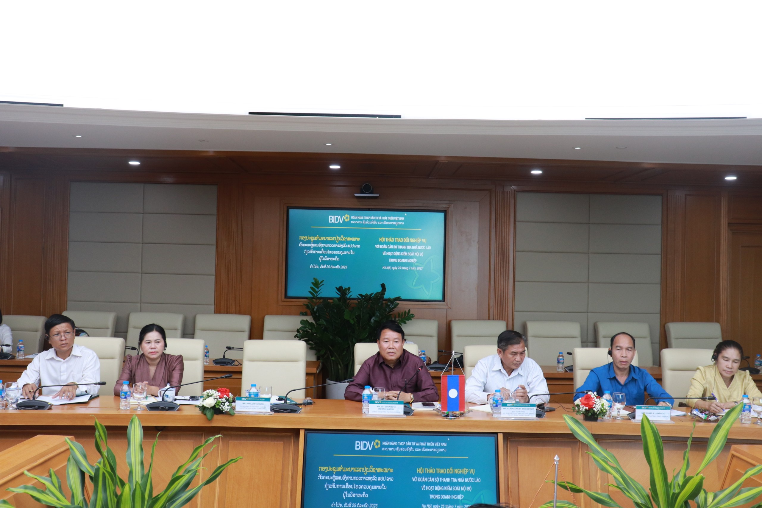 Đoàn Cán bộ Thanh tra Nhà nước Lào làm việc với Ngân hàng BIDV
