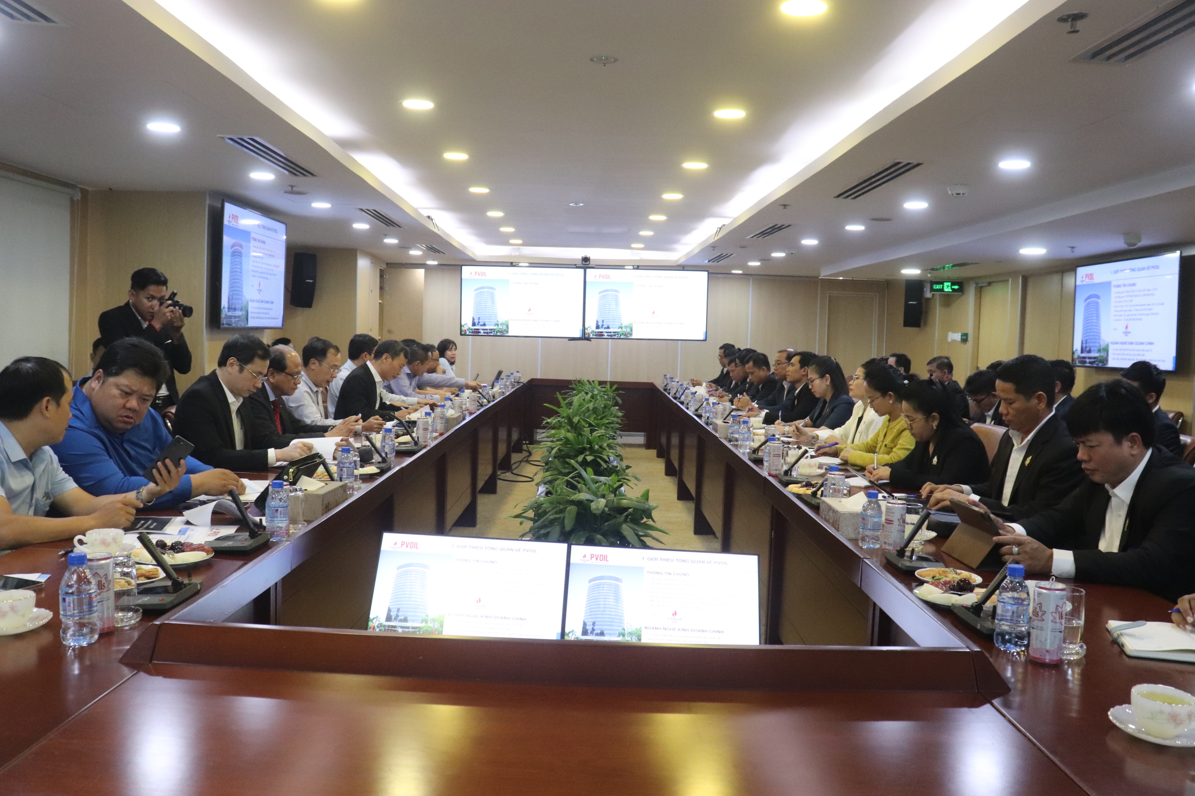 Đoàn cán bộ Thanh tra Campuchia thăm, làm việc tại Tổng Công ty Dầu Việt Nam (PVOIL)