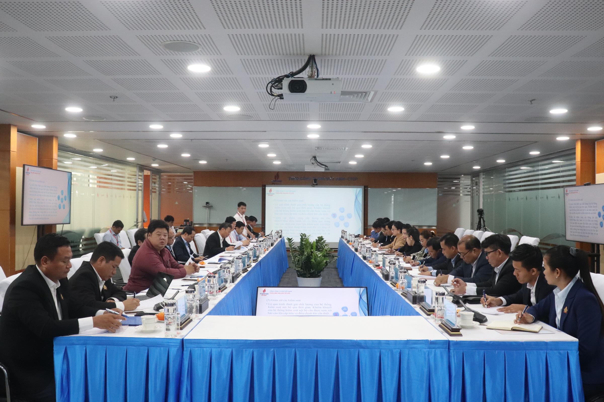 Đoàn cán bộ Thanh tra Campuchia thăm, làm việc tại Tổng Công ty Khí Việt Nam (PV GAS)
