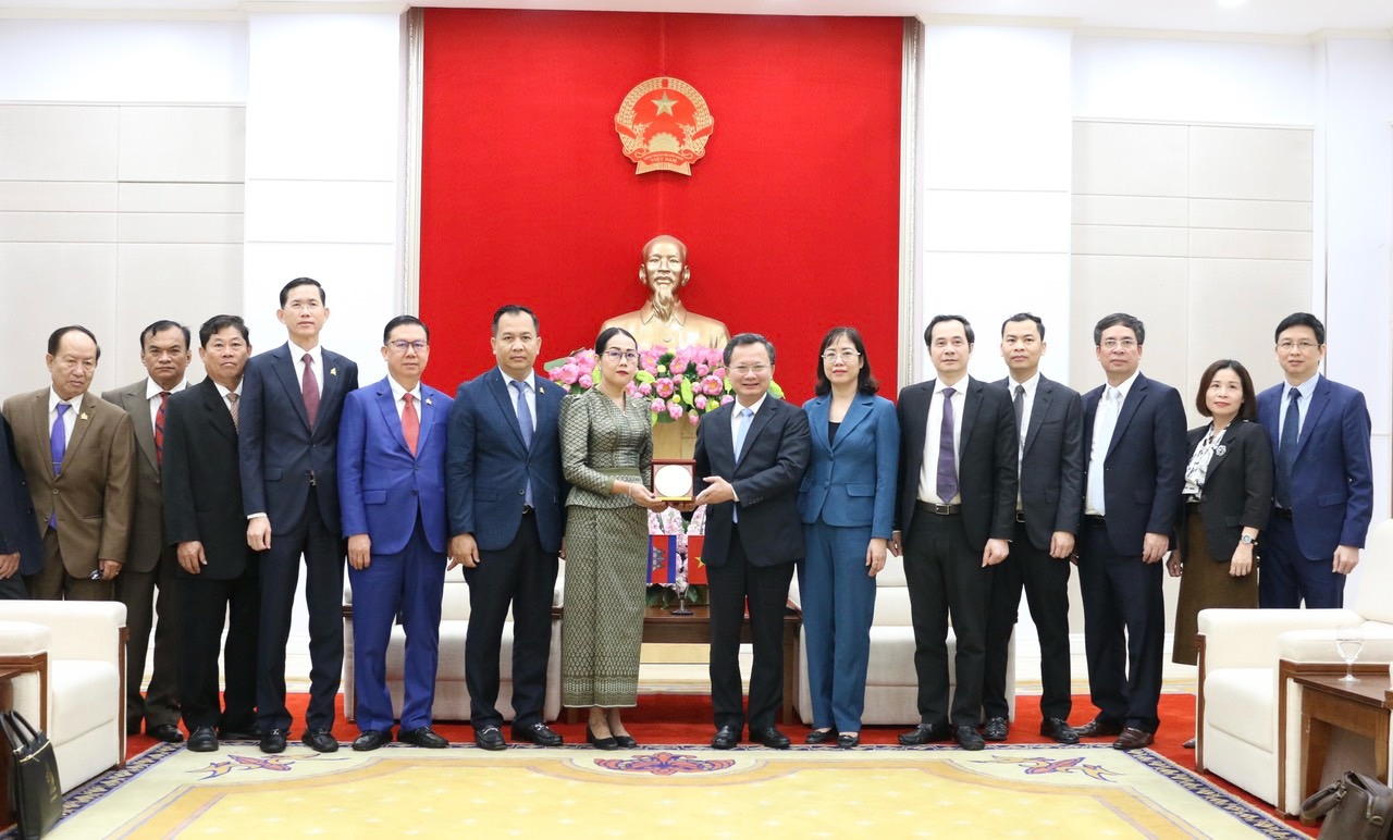 Chủ tịch UBND tỉnh Quảng Ninh tiếp đoàn công tác Bộ Thanh tra Campuchia