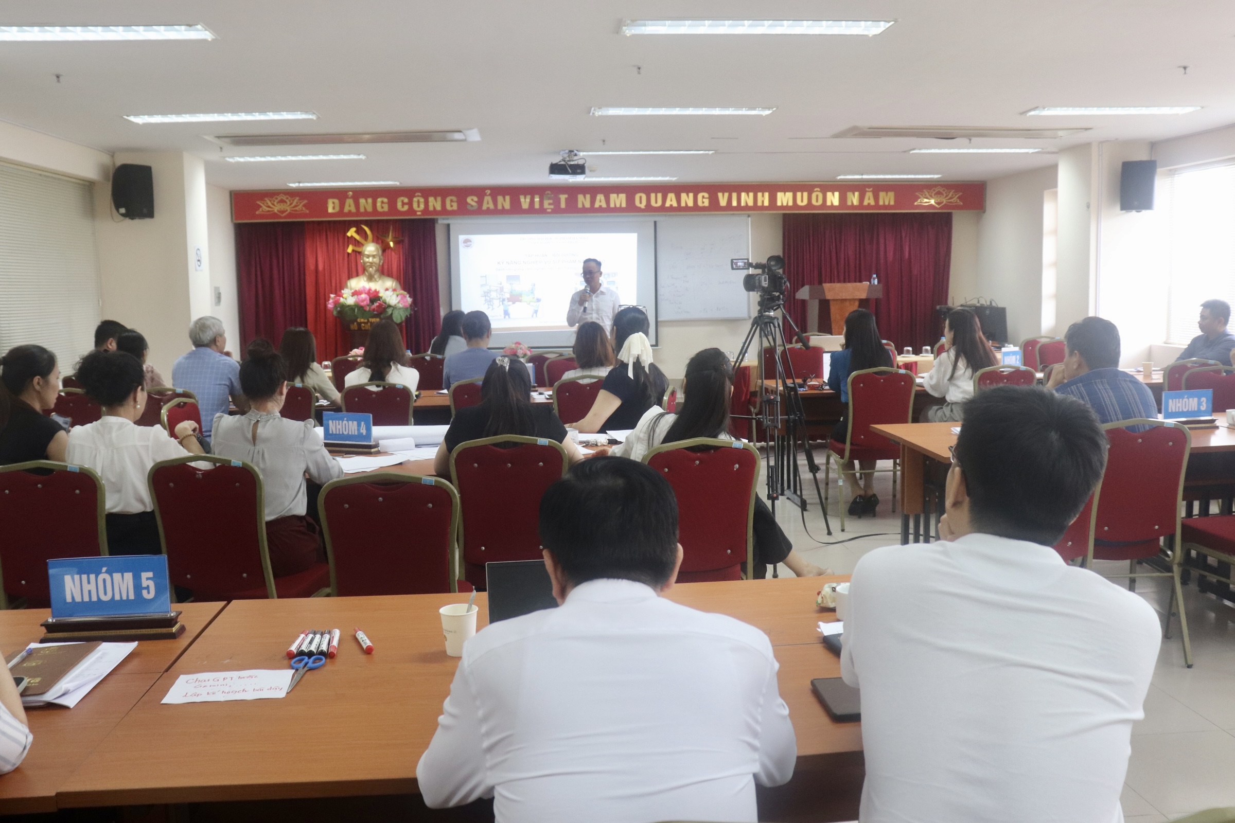 Bế giảng lớp Bồi dưỡng, cập nhật kiến thức và kỹ năng nghiệp vụ sư phạm nâng cao